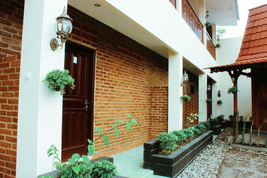Amerta Giri Guest House Wonosobo Bagian luar foto