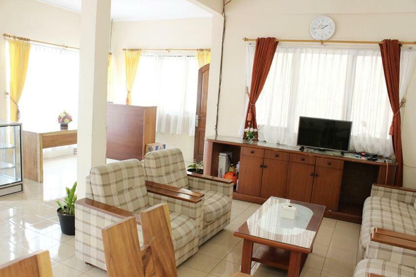 Amerta Giri Guest House Wonosobo Bagian luar foto