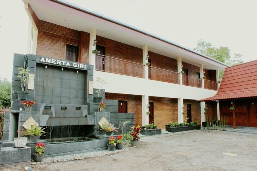 Amerta Giri Guest House Wonosobo Bagian luar foto