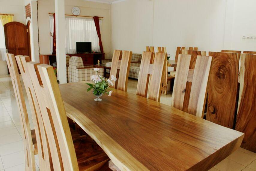 Amerta Giri Guest House Wonosobo Bagian luar foto